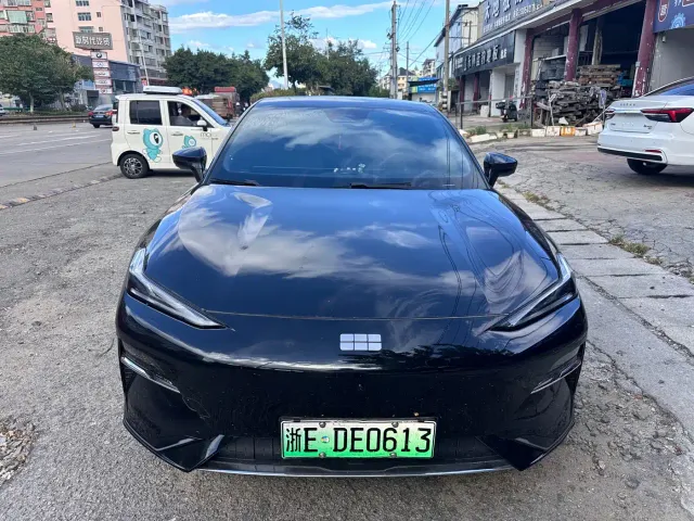 Фотография автомобиля — Geely Galaxy E8