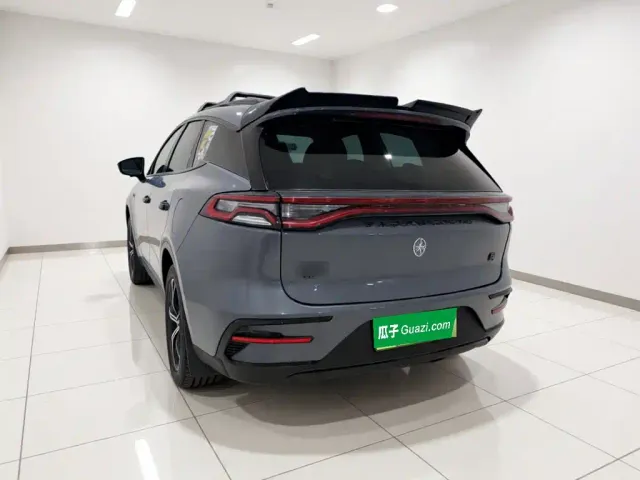 BYD Tang — Фото автомобиля 4