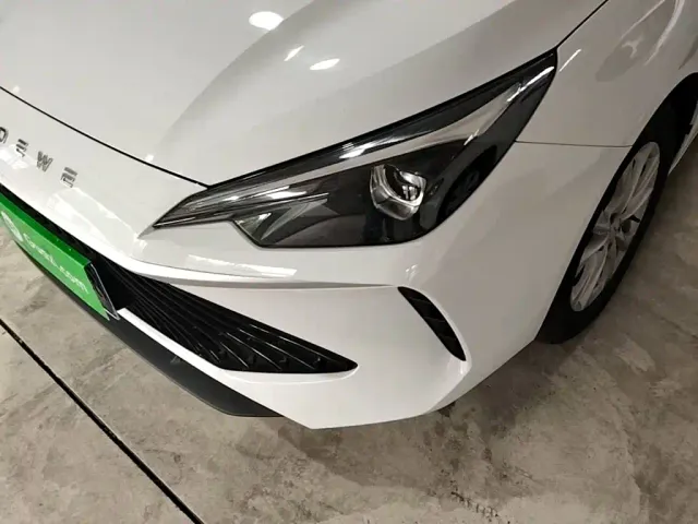 Roewe i5 — Фото автомобиля 23