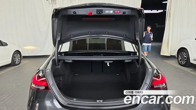 Mercedes-Benz E-Class — Фото автомобиля 17