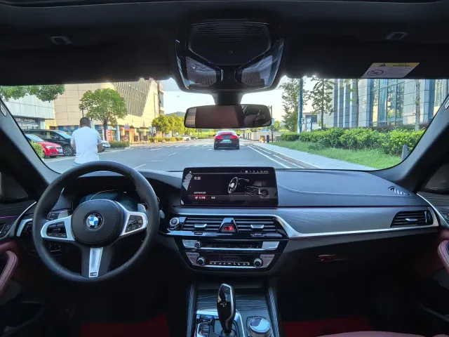 BMW 5 Series — Фото автомобиля 13