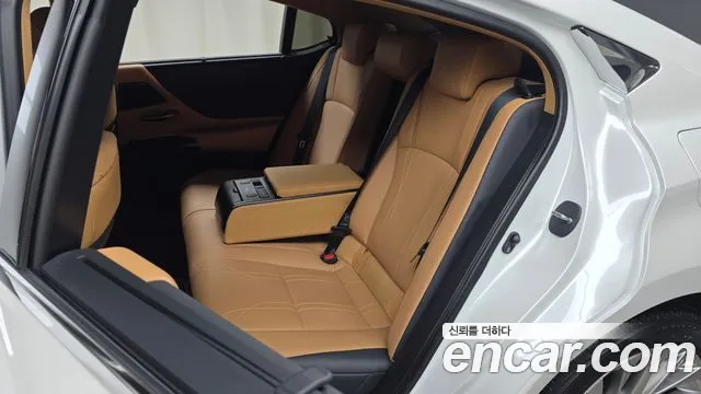 Lexus ES — Фото автомобиля 12