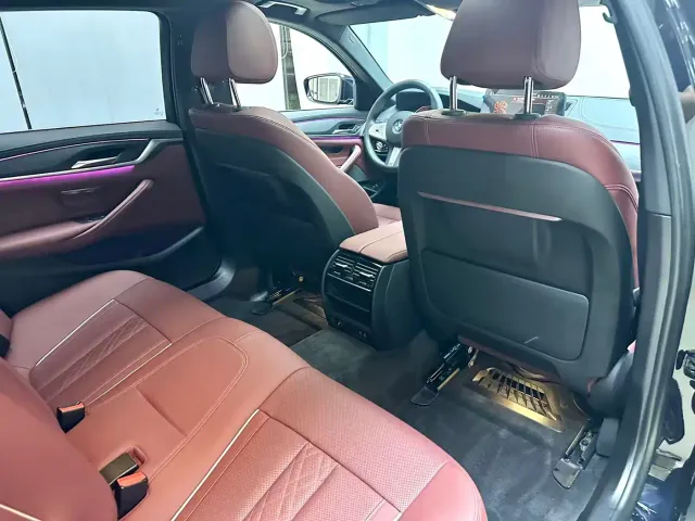 BMW 5 Series — Фото автомобиля 12