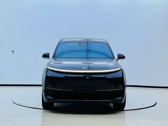 Li Auto L8 — Фото автомобиля 2