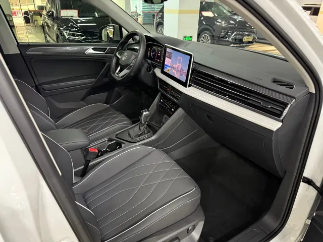Volkswagen Tiguan L — Фото автомобиля 6