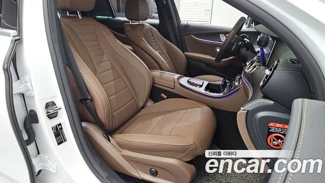 Mercedes-Benz E-Class — Фото автомобиля 22