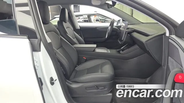 Tesla Model Y — Фото автомобиля 17
