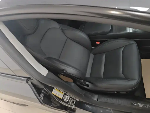Tesla Model 3 — Фото автомобиля 24