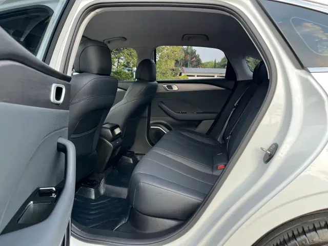 Geely Emgrand — Фото автомобиля 12