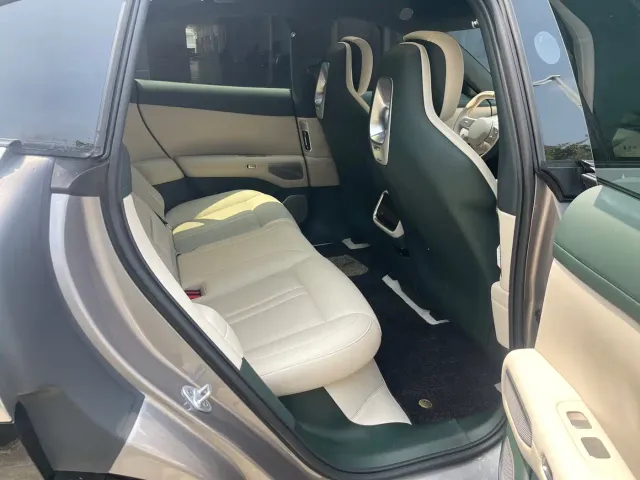 Xiaomi Auto Xiaomi YU7 2025 Extended Range RWD Edition — Фото автомобиля 10