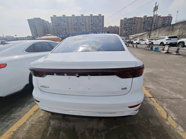 Geely Emgrand — Фото автомобиля 15