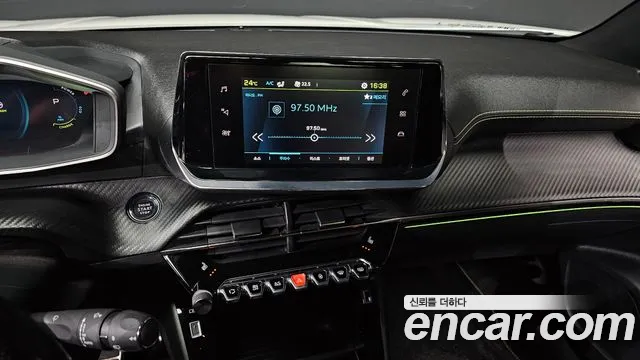 Peugeot 2008 Generation 2 — Фото автомобиля 13