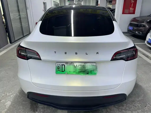 Tesla Model Y — Фото автомобиля 5