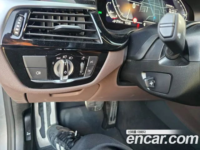 BMW 5 Series G30 — Фото автомобиля 9