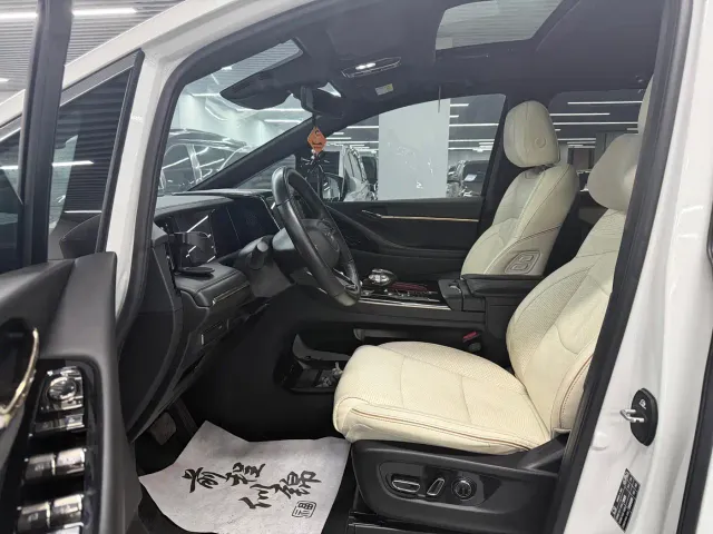 GAC Trumpchi M8 — Фото автомобиля 12