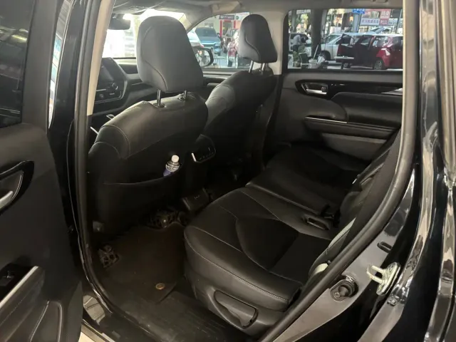 Toyota Highlander — Фото автомобиля 7