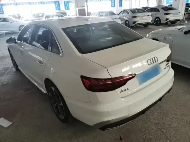Audi A4L — Фото автомобиля 4