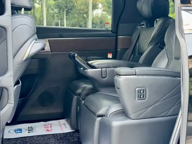 Toyota Vellfire — Фото автомобиля 5