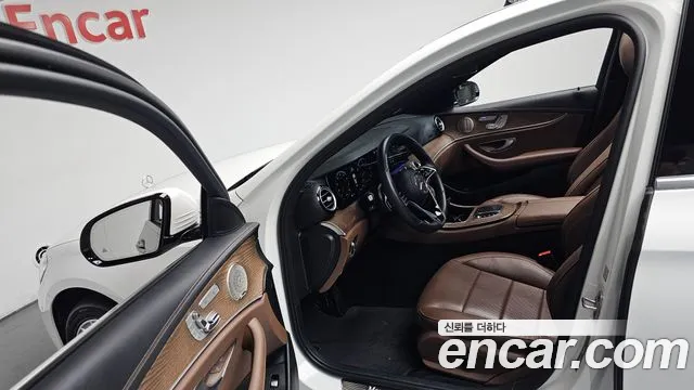 Mercedes-Benz E-Class — Фото автомобиля 10