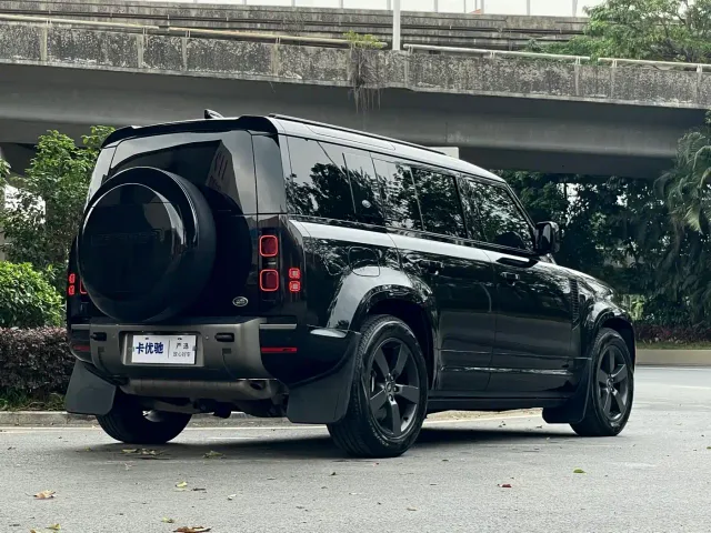 Land Rover Defender — Фото автомобиля 7