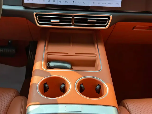 Li Auto L7 — Фото автомобиля 12