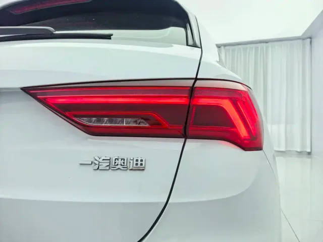 Audi Q3 — Фото автомобиля 3