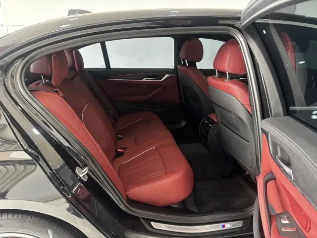 BMW 5 Series — Фото автомобиля 24