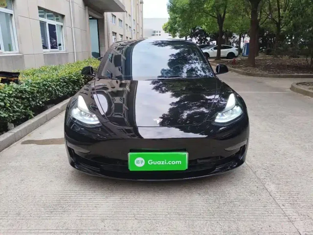 Tesla Model 3 — Фото автомобиля 2