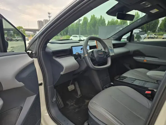 Lynk & Co Z20 — Фото автомобиля 7