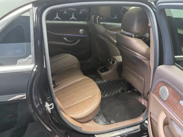 Mercedes-Benz E-Class — Фото автомобиля 18