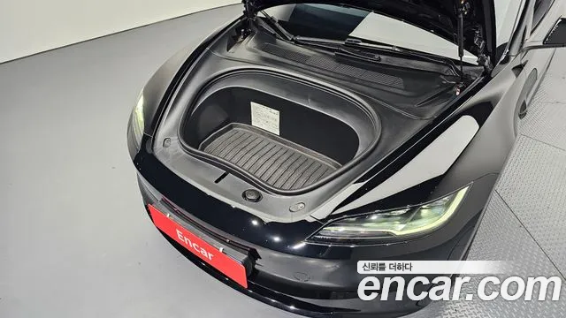 Tesla Model 3 — Фото автомобиля 6