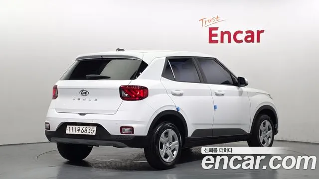 Hyundai Venue — Фото автомобиля 2