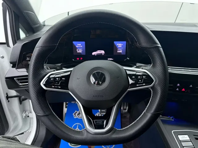 Volkswagen Golf — Фото автомобиля 16