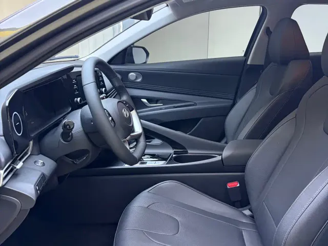Hyundai Elantra — Фото автомобиля 9