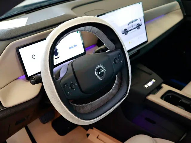 Volvo XC70 Plug-in Hybrid — Фото автомобиля 9