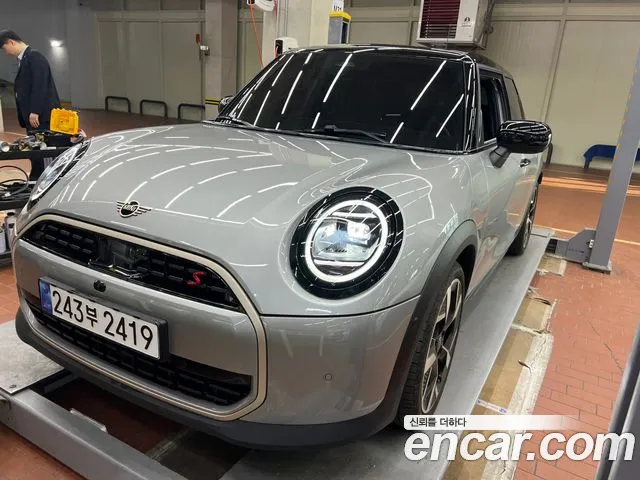 Фотография автомобиля — MINI Cooper 4th Gen