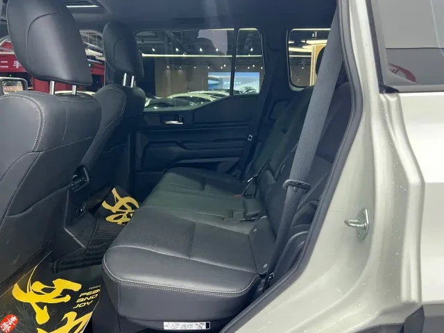 Toyota Prado — Фото автомобиля 12