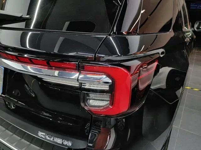 Ford Explorer 2024 2.3T EcoBoost AWD Titanium Edition 6-Seater — Фото автомобиля 7