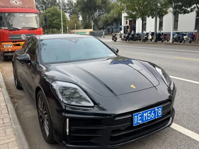 Porsche Panamera — Фото автомобиля 3