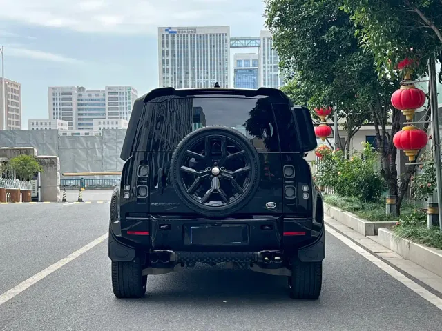 Land Rover Defender — Фото автомобиля 17