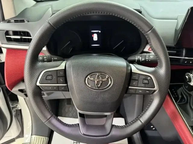 Toyota Sienna — Фото автомобиля 14