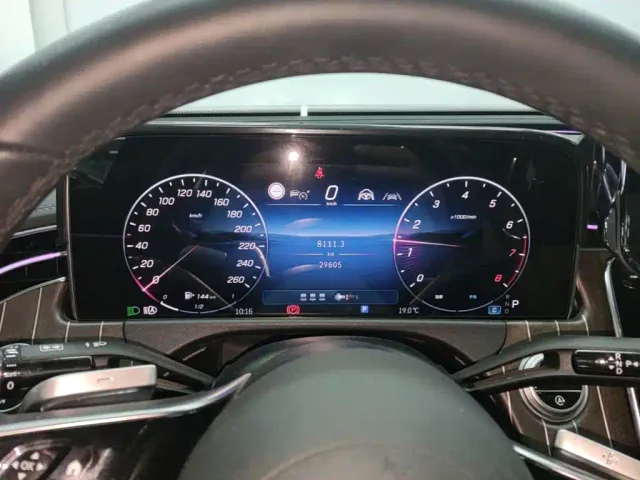 Mercedes-Benz E-Class — Фото автомобиля 11