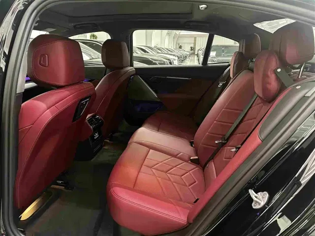 BMW 5 Series — Фото автомобиля 12