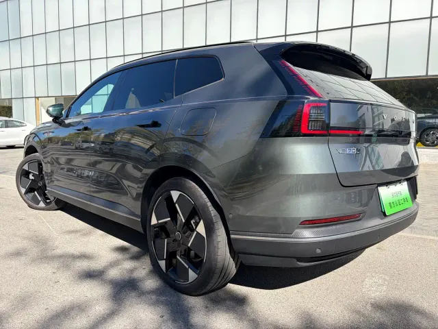 Volvo XC70 Plug-in Hybrid — Фото автомобиля 5