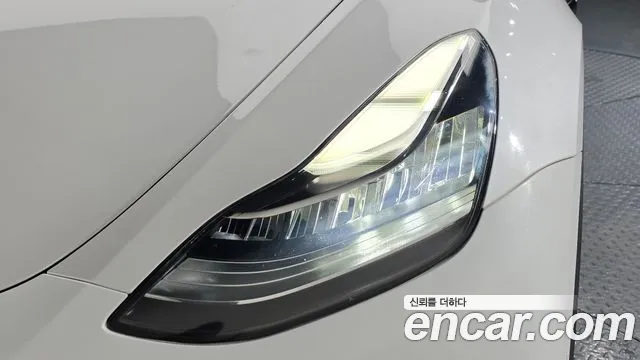 Tesla Model Y — Фото автомобиля 16
