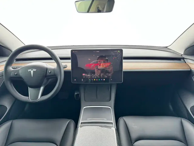 Tesla Model 3 — Фото автомобиля 11