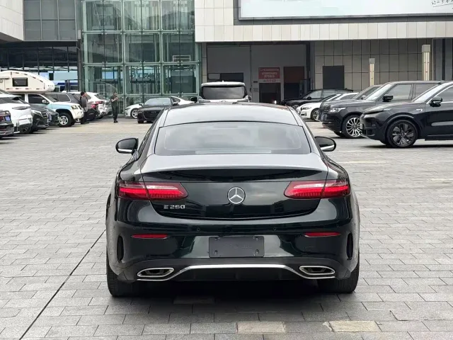 Mercedes-Benz E-Class — Фото автомобиля 9