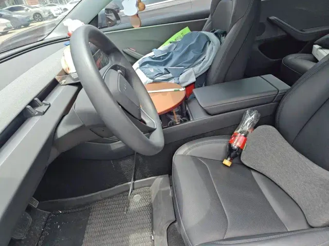 Tesla Model 3 — Фото автомобиля 7