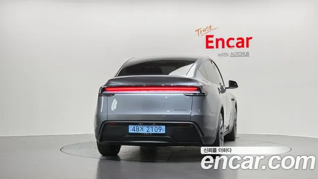 Tesla Model Y — Фото автомобиля 3