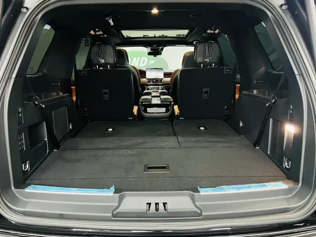 Lincoln Navigator — Фото автомобиля 12